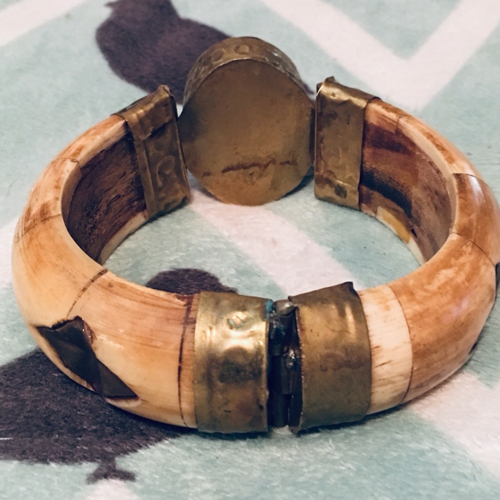 Vintage Thick Wood Bangle w Lg Blue Gem & Clasp - Picture 4 of 6